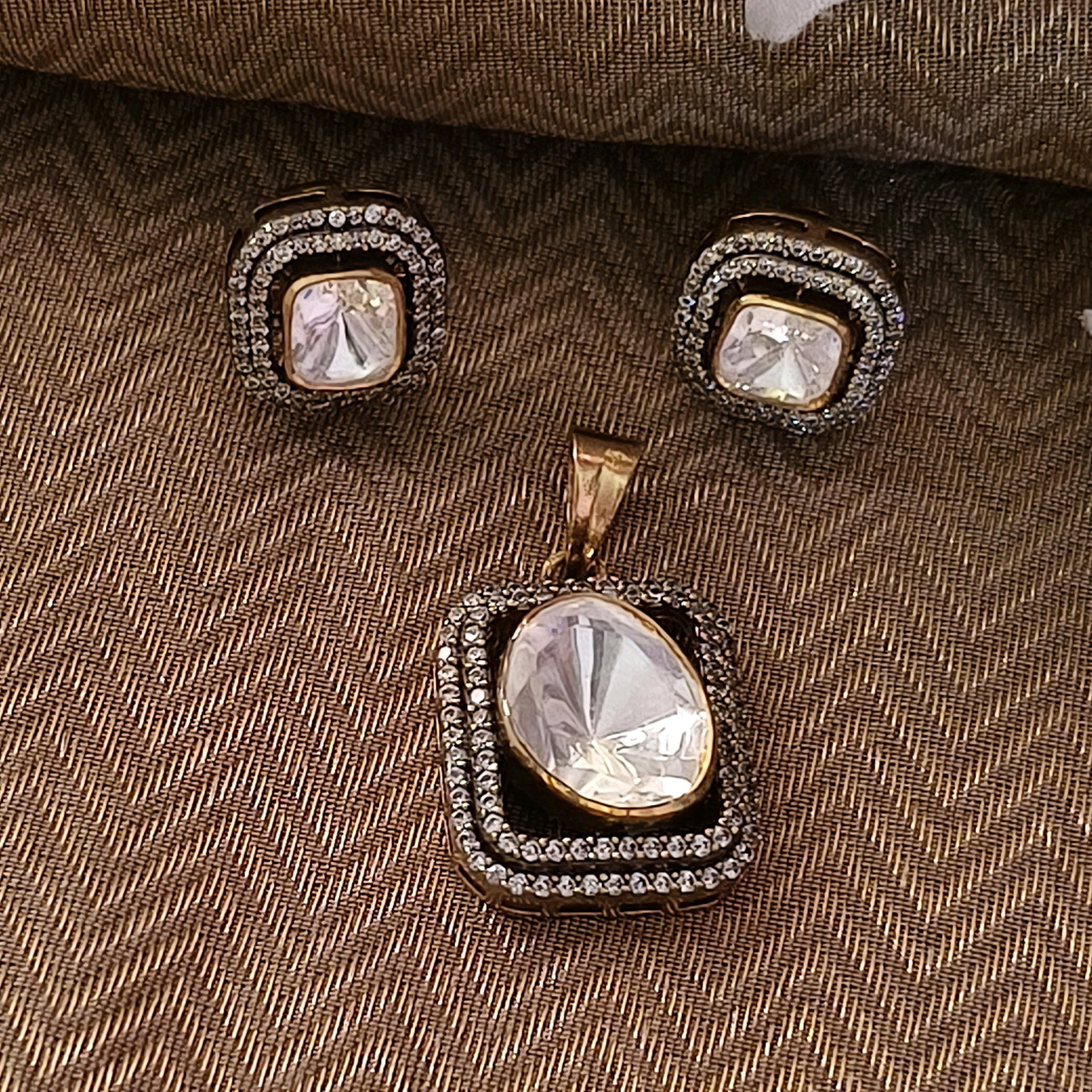 Nayaab Square Moissanite Pendant Set